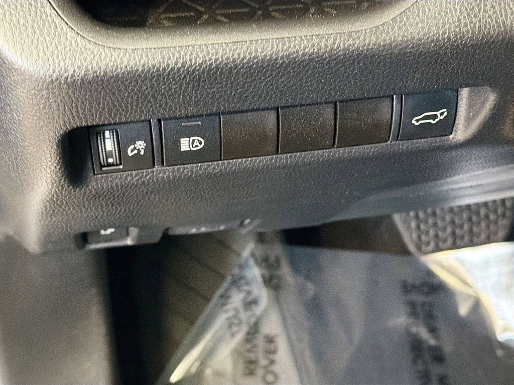 Used 2022 Toyota RAV4 XLE w/ Convenience Package image 10