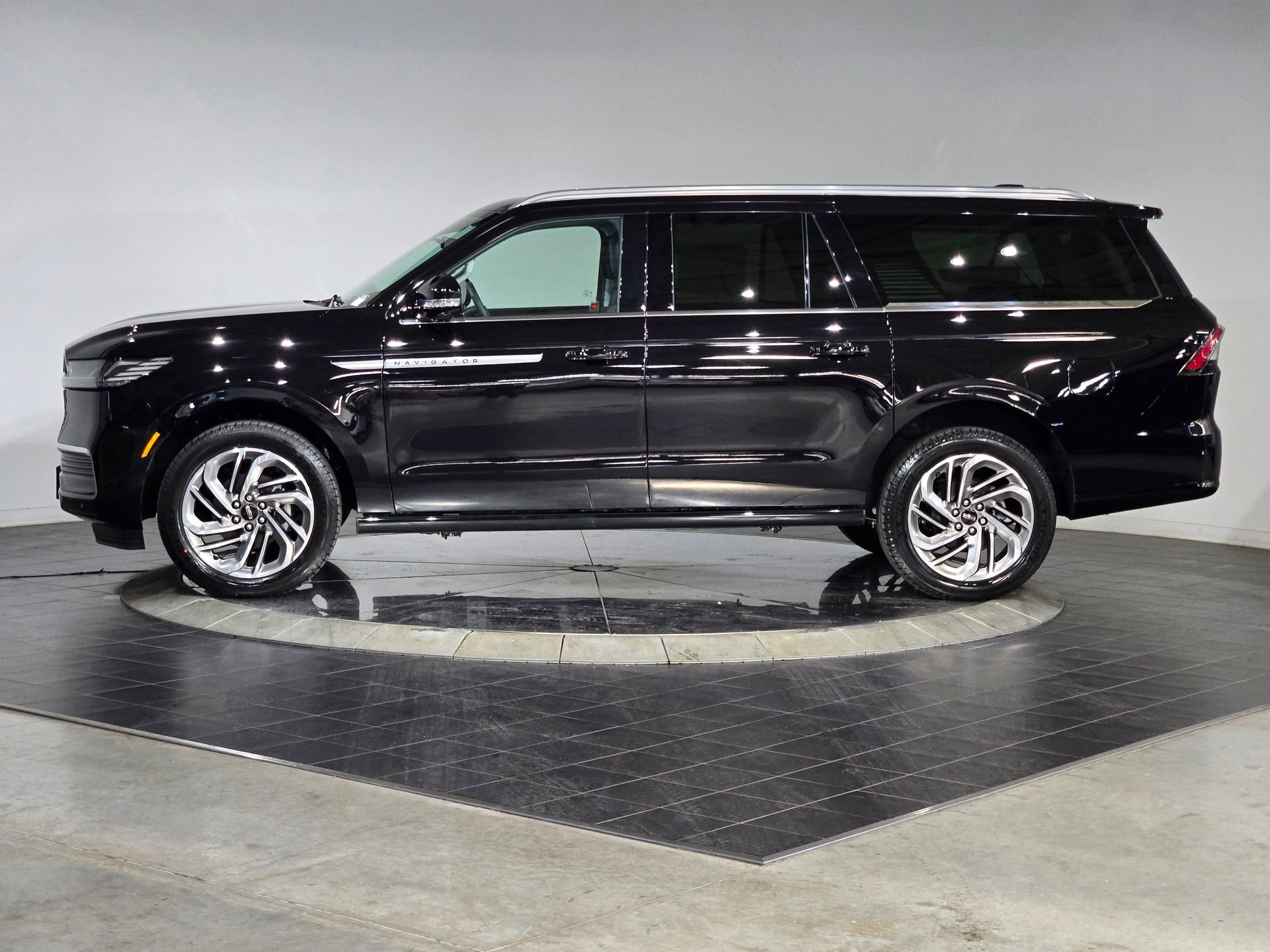 New 2025 Lincoln Navigator L Reserve image 5