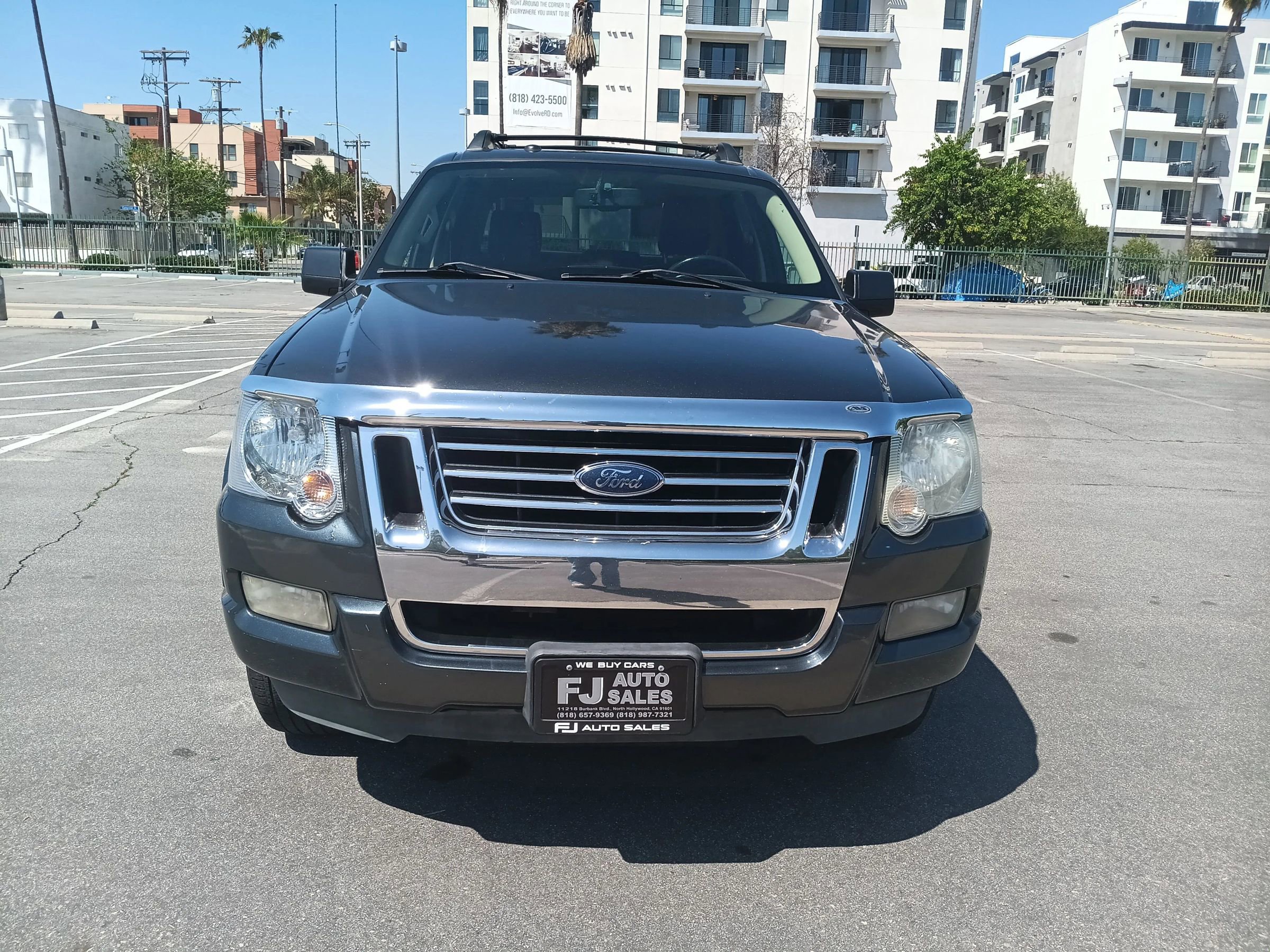 Used 2010 Ford Explorer Sport Trac Limited image 2