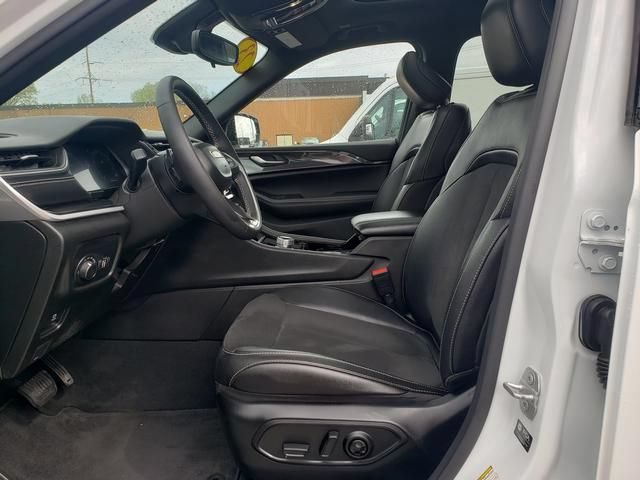 Used 2023 Jeep Grand Cherokee L Laredo AWD/4WD image 10