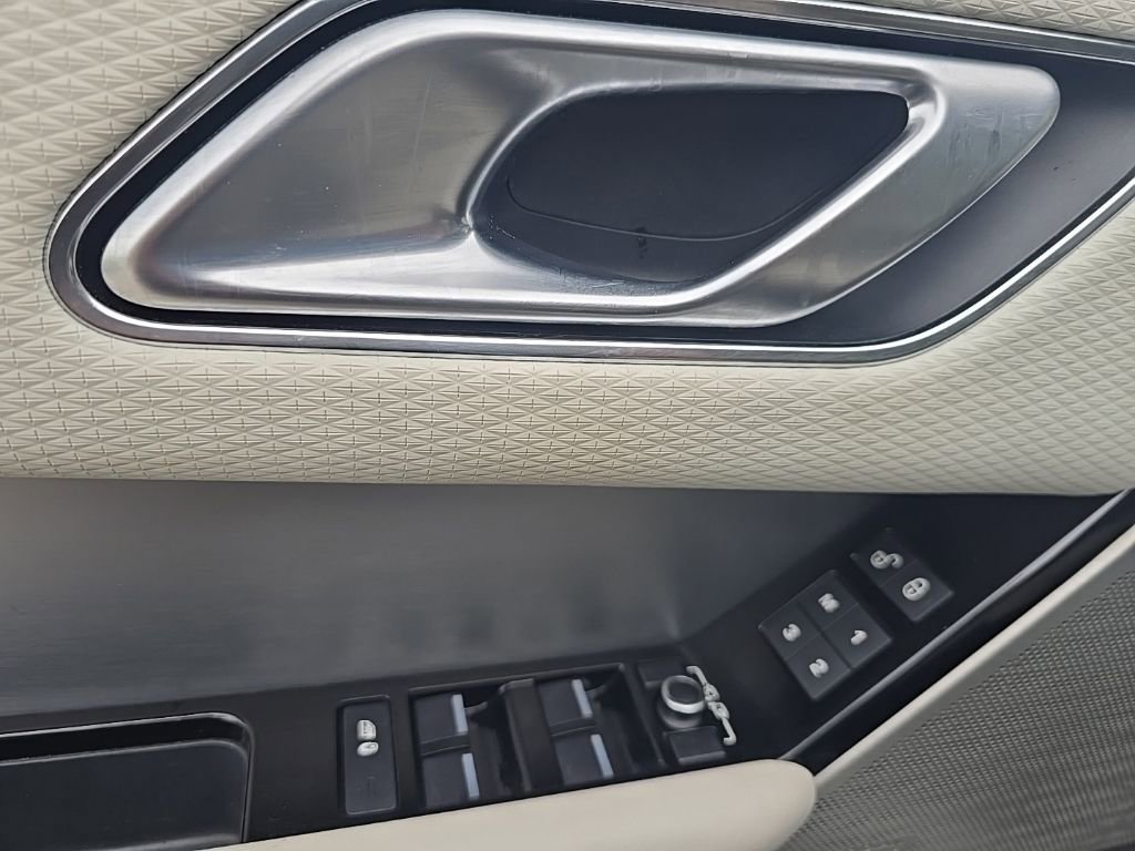 Used 2019 Land Rover Range Rover Velar R-Dynamic SE AWD/4WD image 11