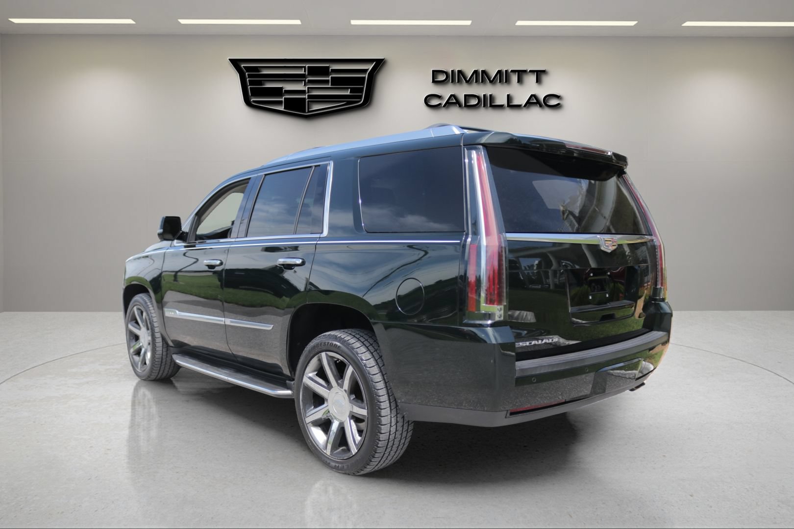 Used 2016 Cadillac Escalade Luxury AWD/4WD image 7