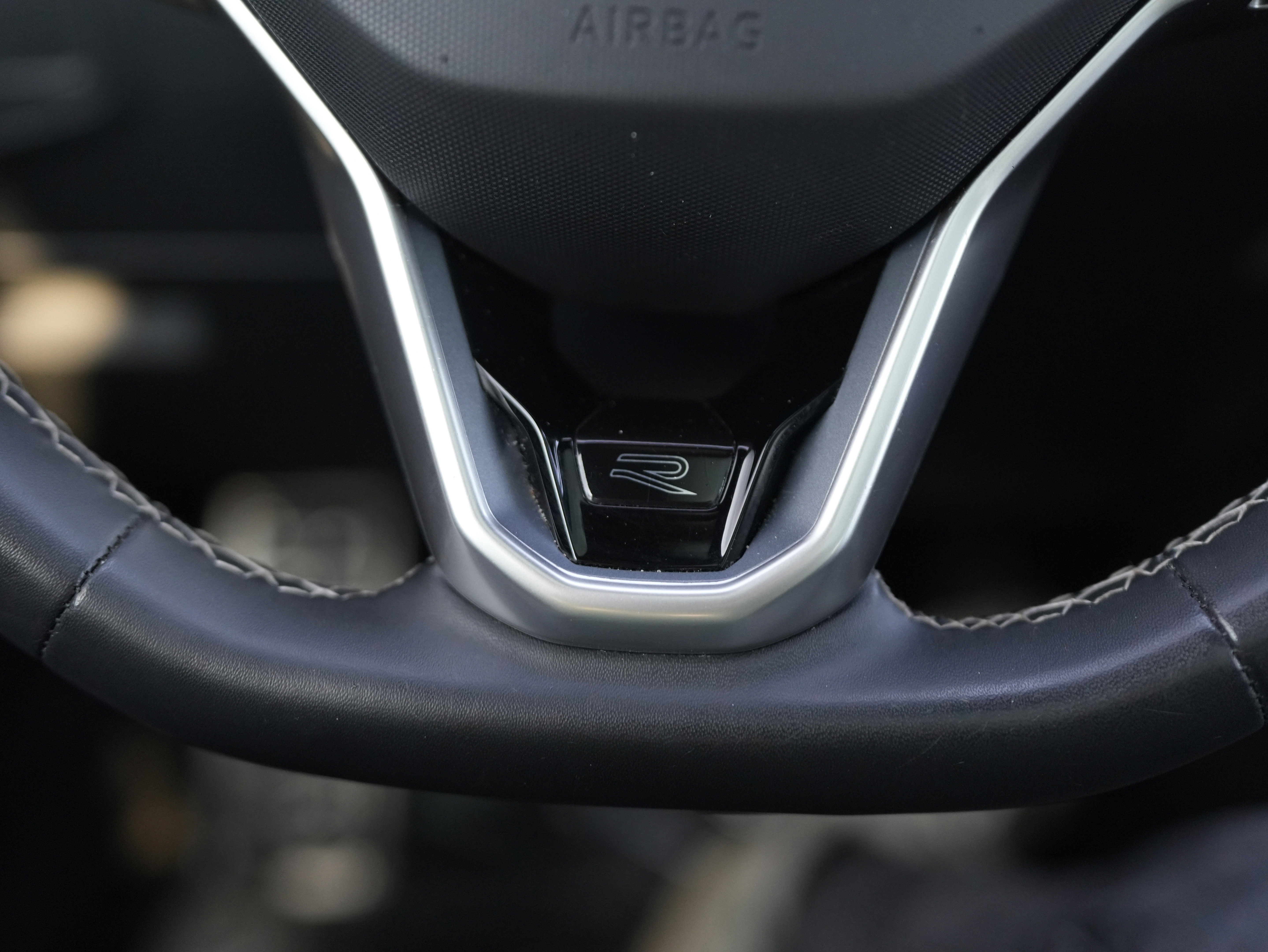 Used 2023 Volkswagen Tiguan SE R-Line image 22