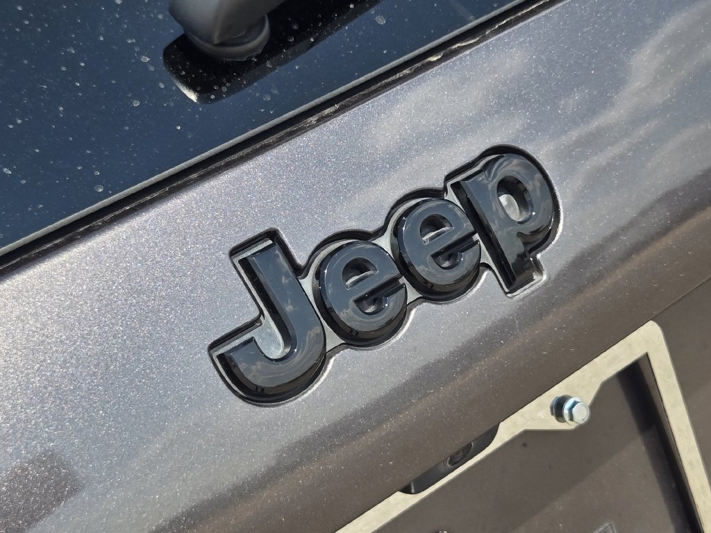 Used 2023 Jeep Cherokee Altitude Lux AWD/4WD image 11