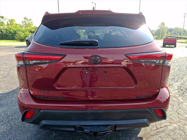 Used 2022 Toyota Highlander XLE AWD/4WD image 23
