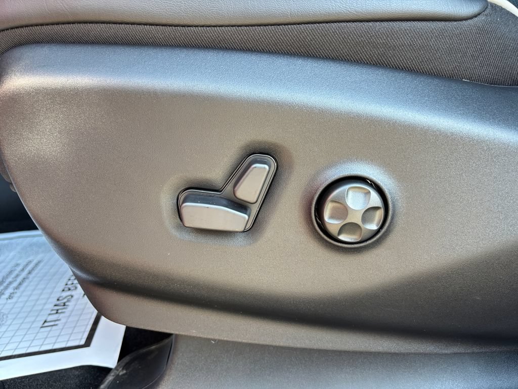New 2027 Chrysler Pacifica Limited AWD/4WD image 25