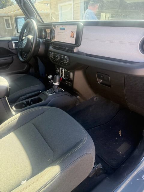 Used 2024 Jeep Gladiator Sport AWD/4WD image 9