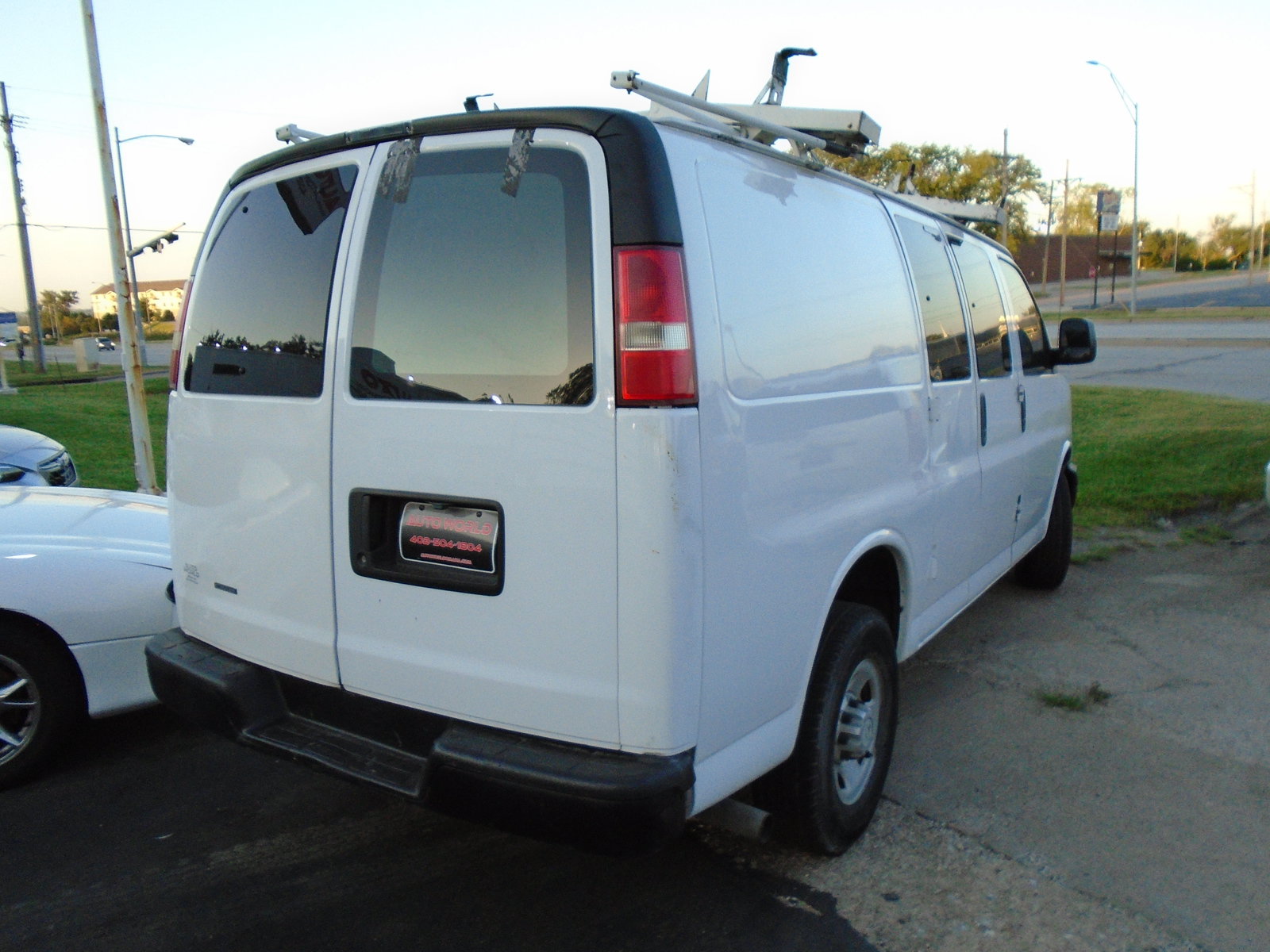 Used 2016 Chevrolet Express 2500 RWD image 3