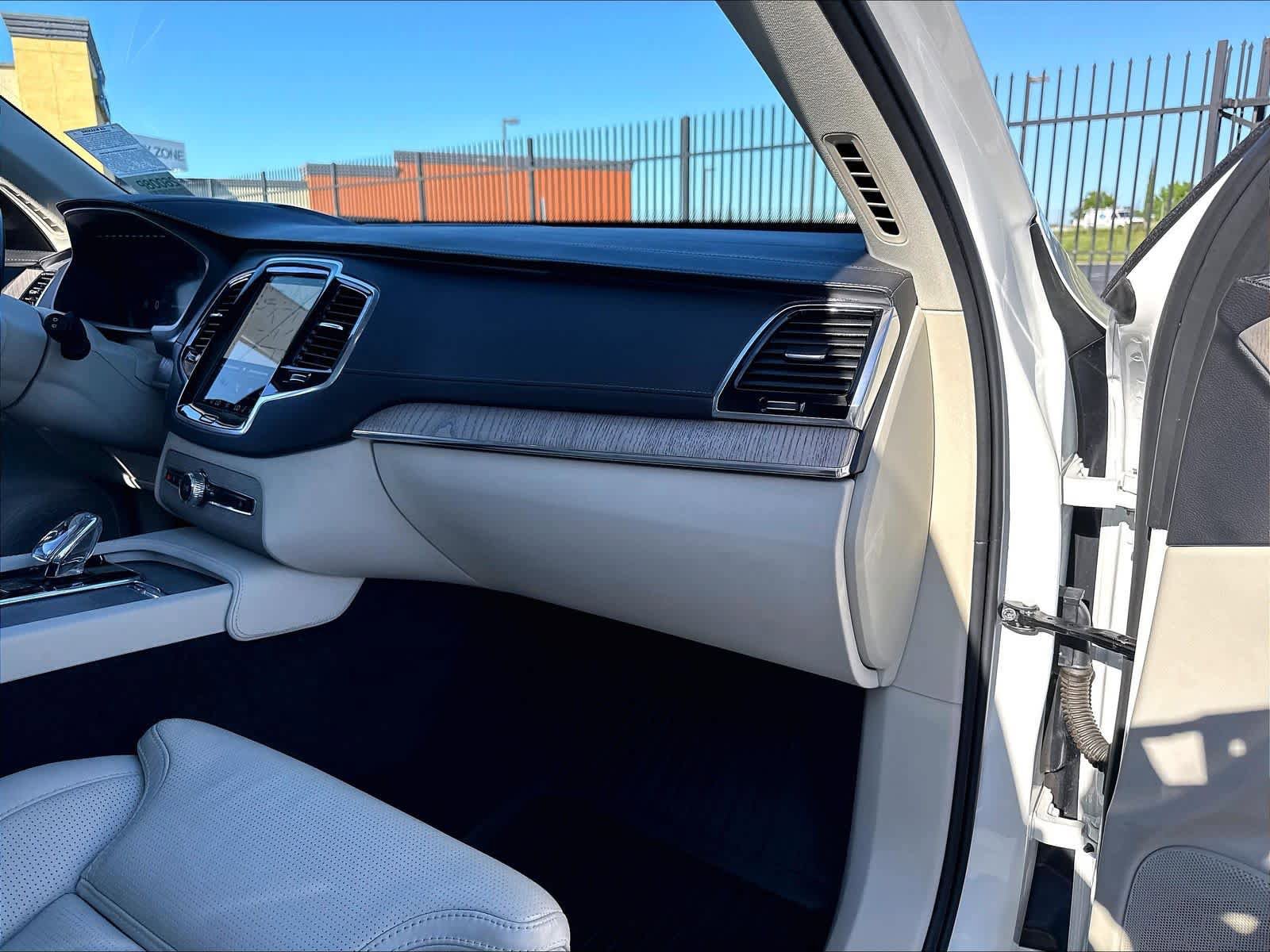 Used 2024 Volvo XC90 T8 Ultimate w/ Protection Package Premier AWD/4WD image 19