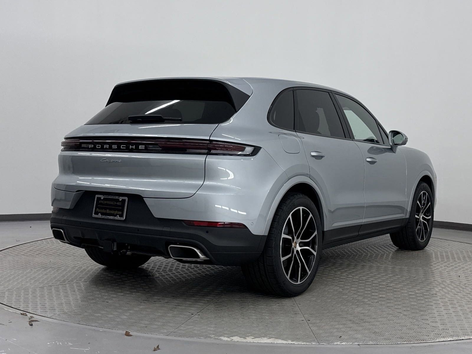 Used 2025 Porsche Cayenne image 9