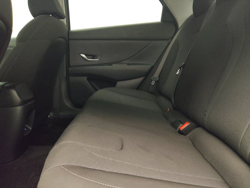 Used 2025 Hyundai Elantra SE w/ Cargo Package FWD image 18