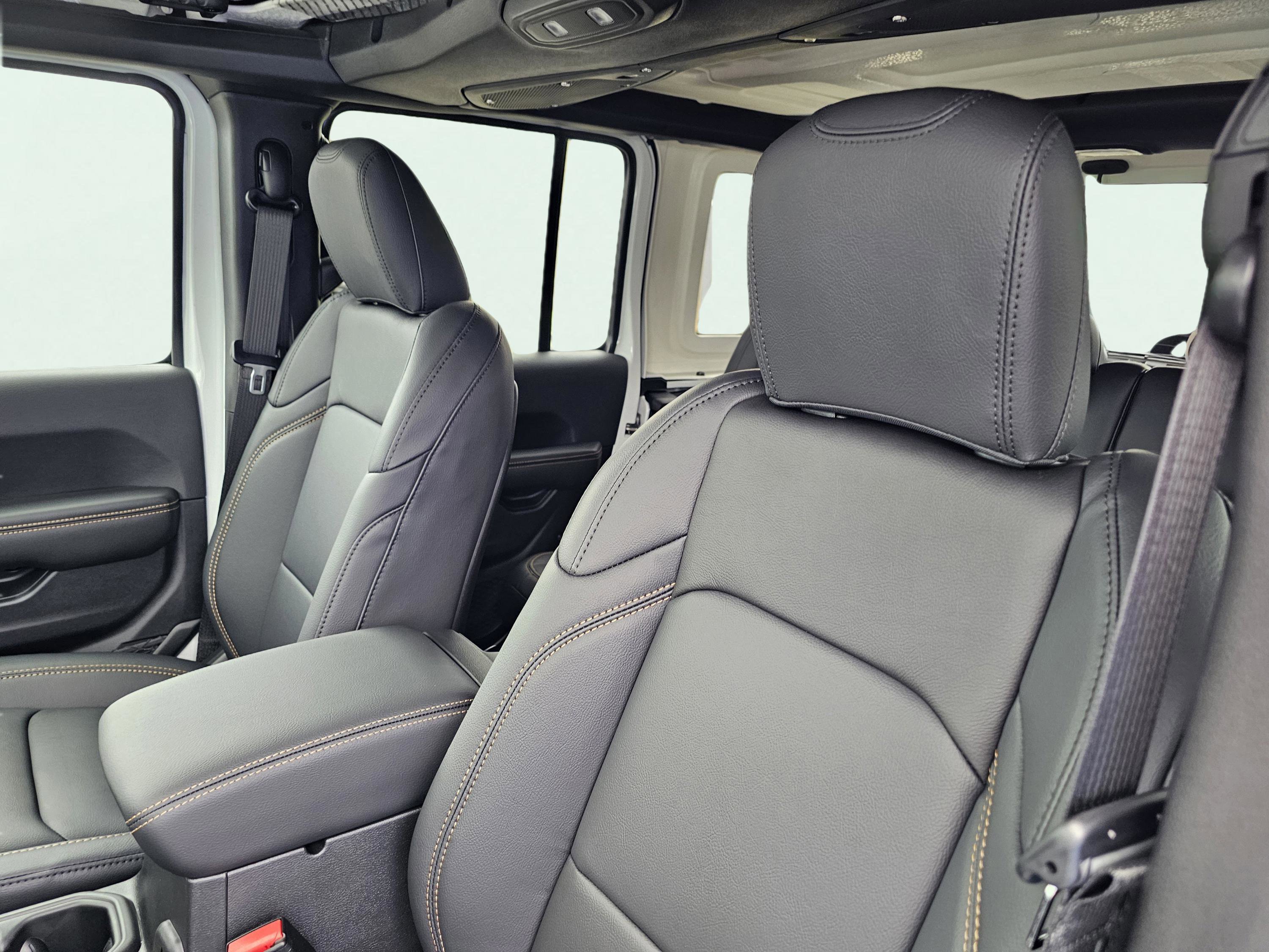 New 2026 Jeep Wrangler Unlimited Sahara AWD/4WD image 17