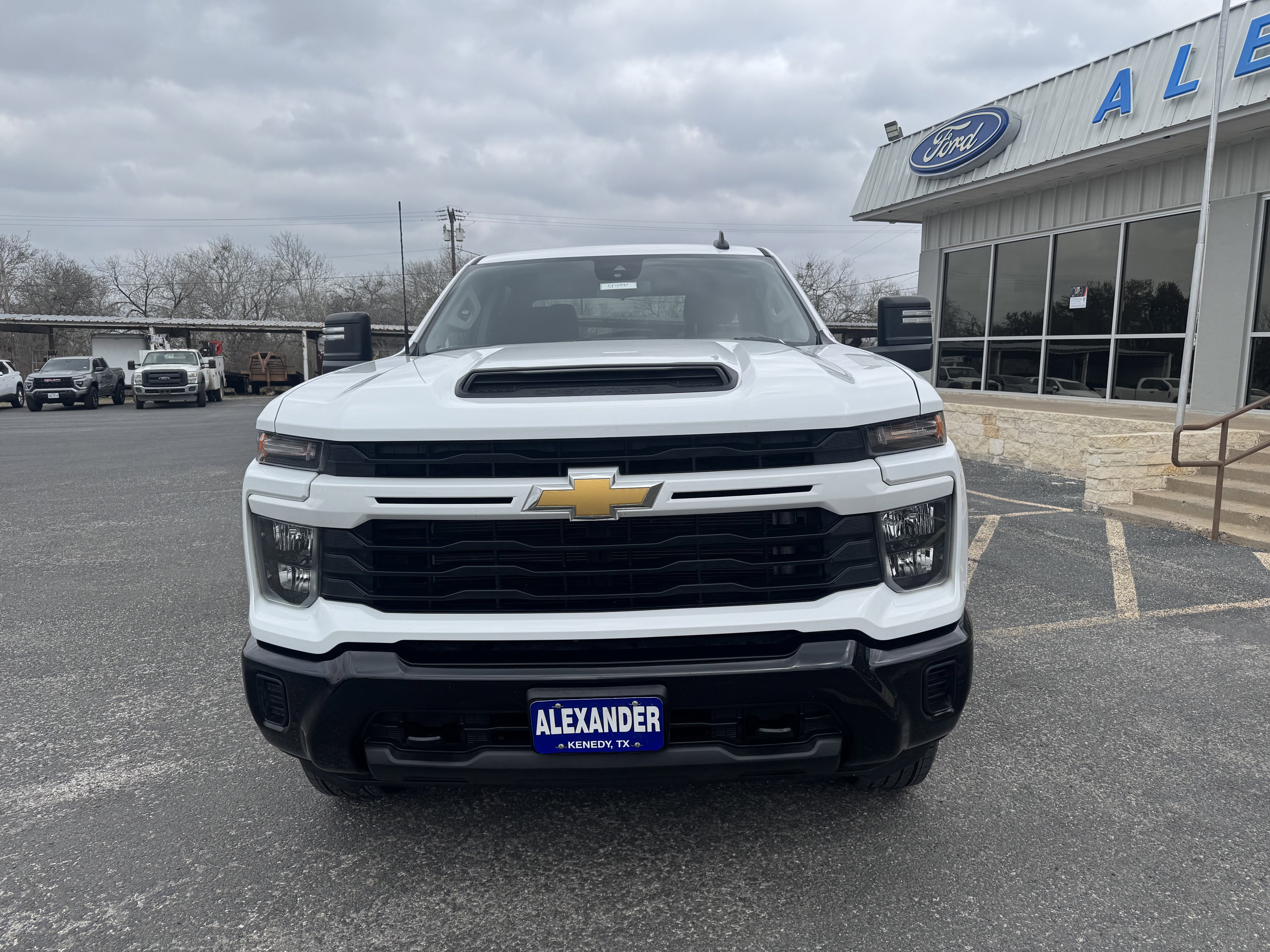 Used 2025 Chevrolet Silverado 2500 Custom w/ Custom Convenience Package image 4