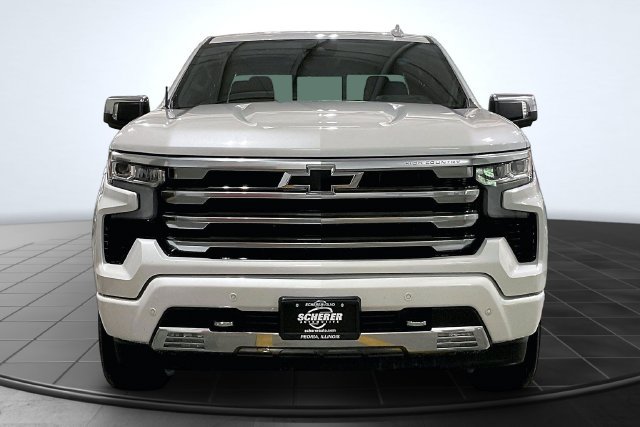 Used 2024 Chevrolet Silverado 1500 High Country w/ Technology Package AWD/4WD image 3