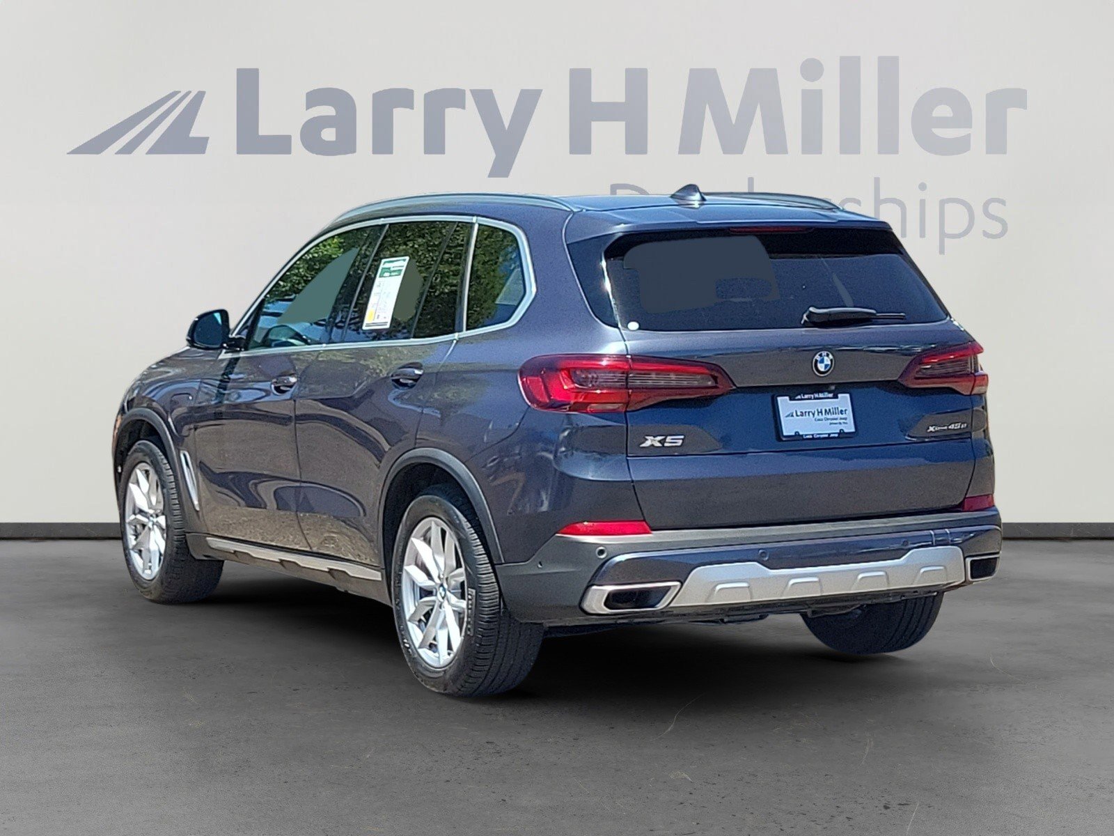Used 2021 BMW X5 xDrive45e w/ Premium Package AWD/4WD image 9