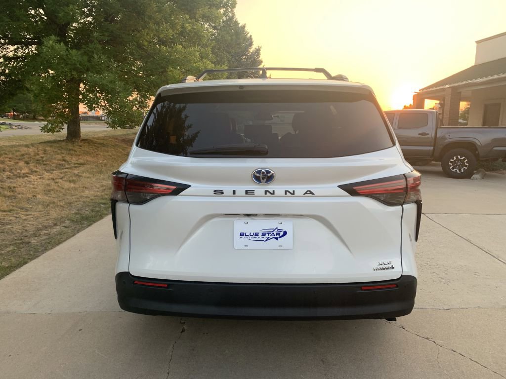 Used 2022 Toyota Sienna XLE image 4