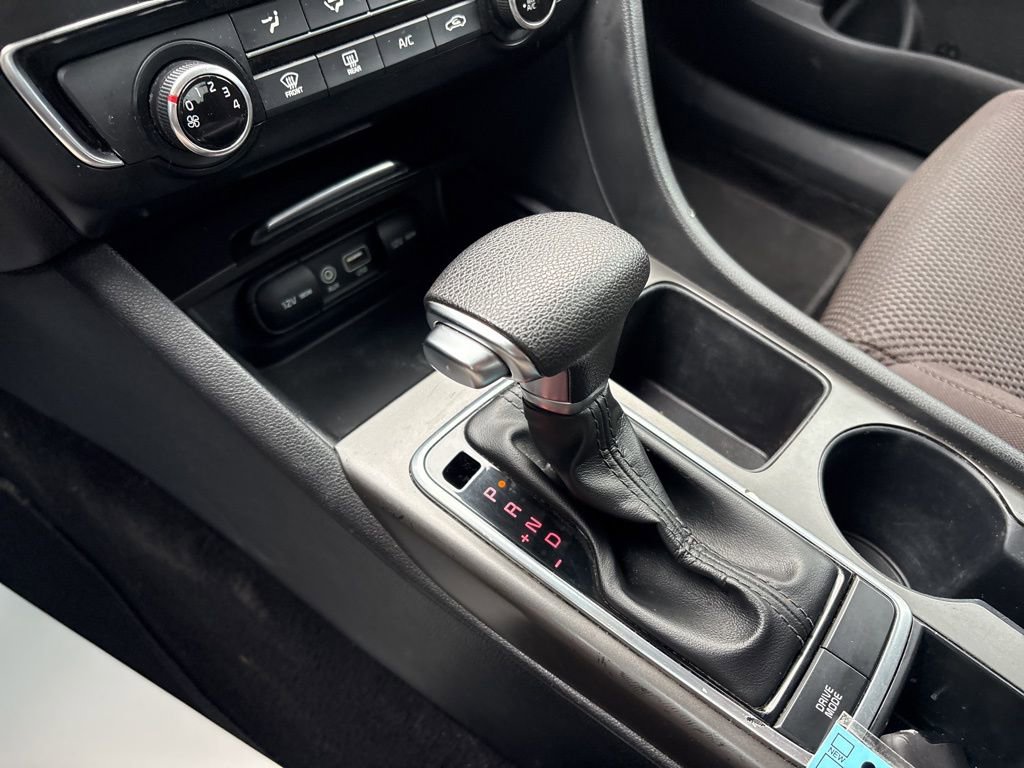 Used 2020 Kia Optima LX image 32