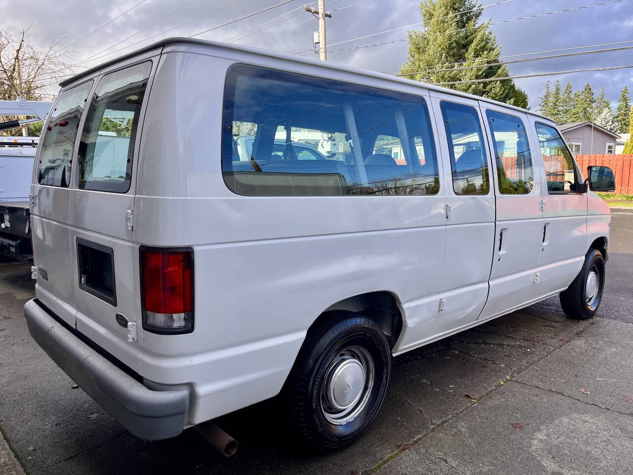 Used 1999 Ford E-150 and Econoline 150 Wagon image 6
