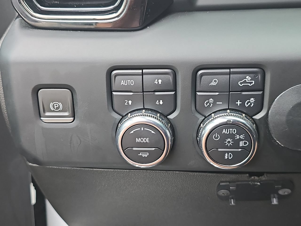 Used 2024 GMC Sierra 2500 AT4 w/ AT4 Preferred Package AWD/4WD image 20