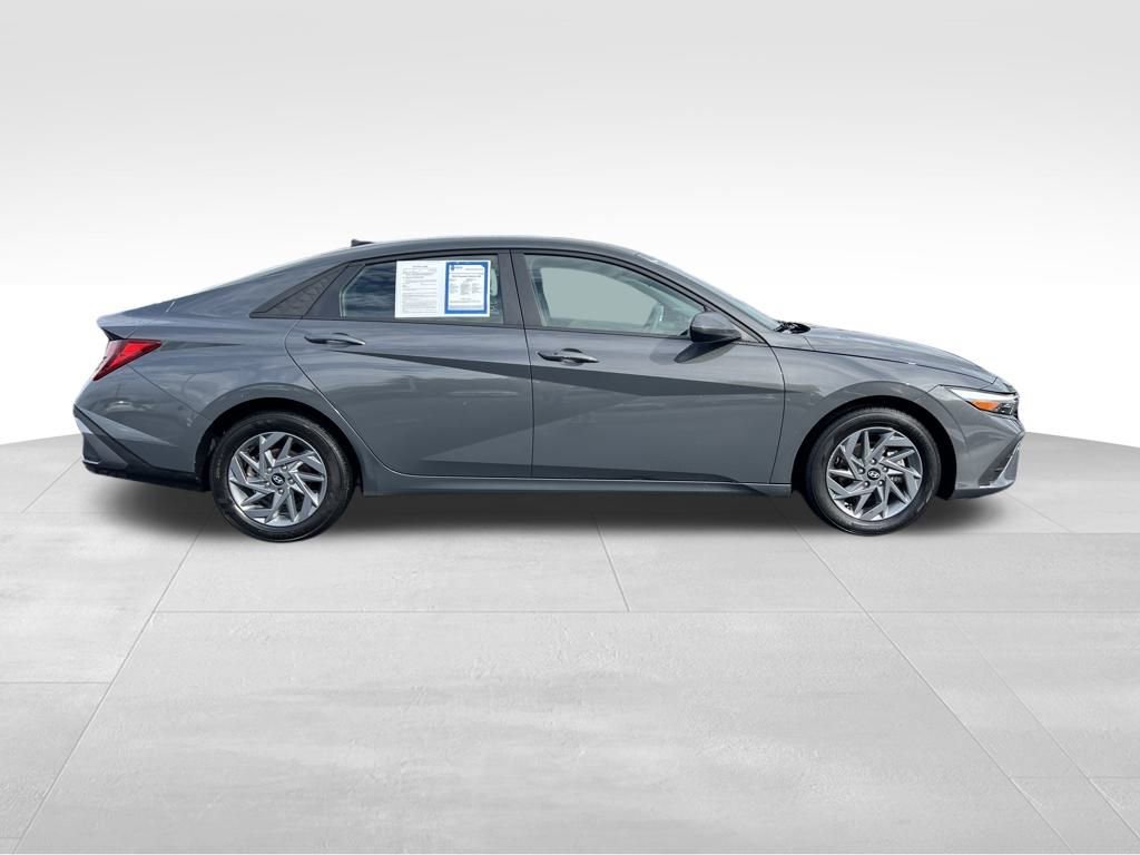 Used 2024 Hyundai Elantra SEL image 8