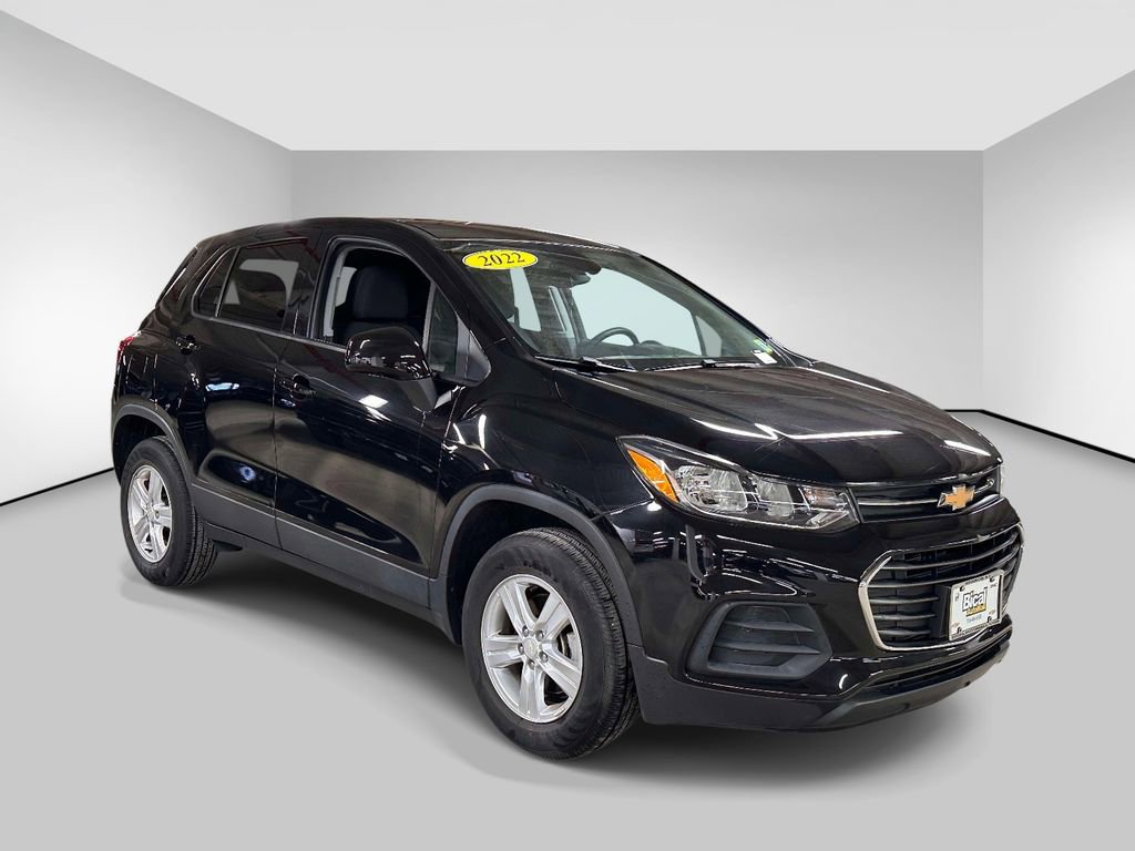 Used 2022 Chevrolet Trax LS w/ Tint and Cruise Package AWD/4WD image 7