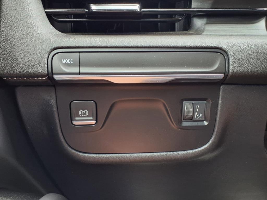 Used 2023 Cadillac Escalade Premium Luxury image 22