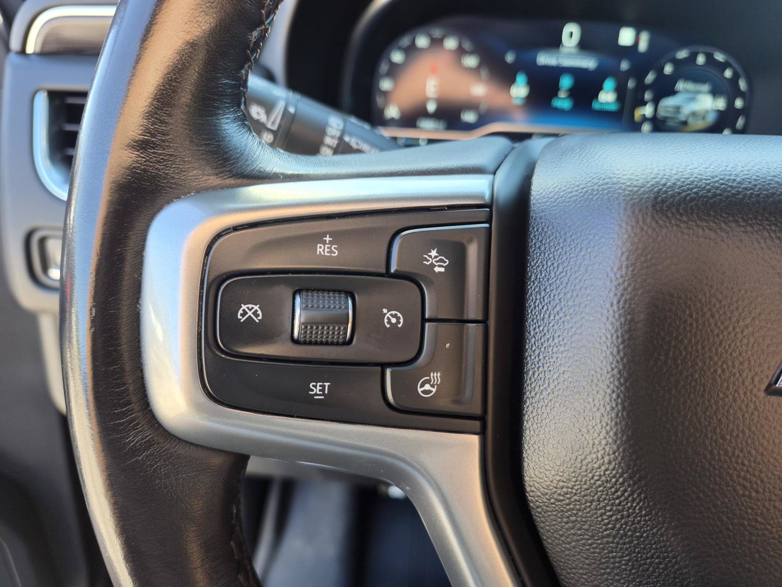 Used 2022 Chevrolet Tahoe Z71 w/ Luxury Package AWD/4WD image 31