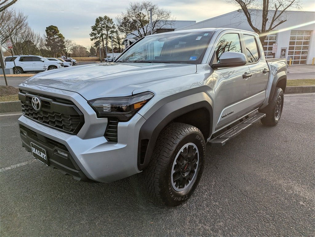 Used 2024 Toyota Tacoma TRD Off-Road image 4