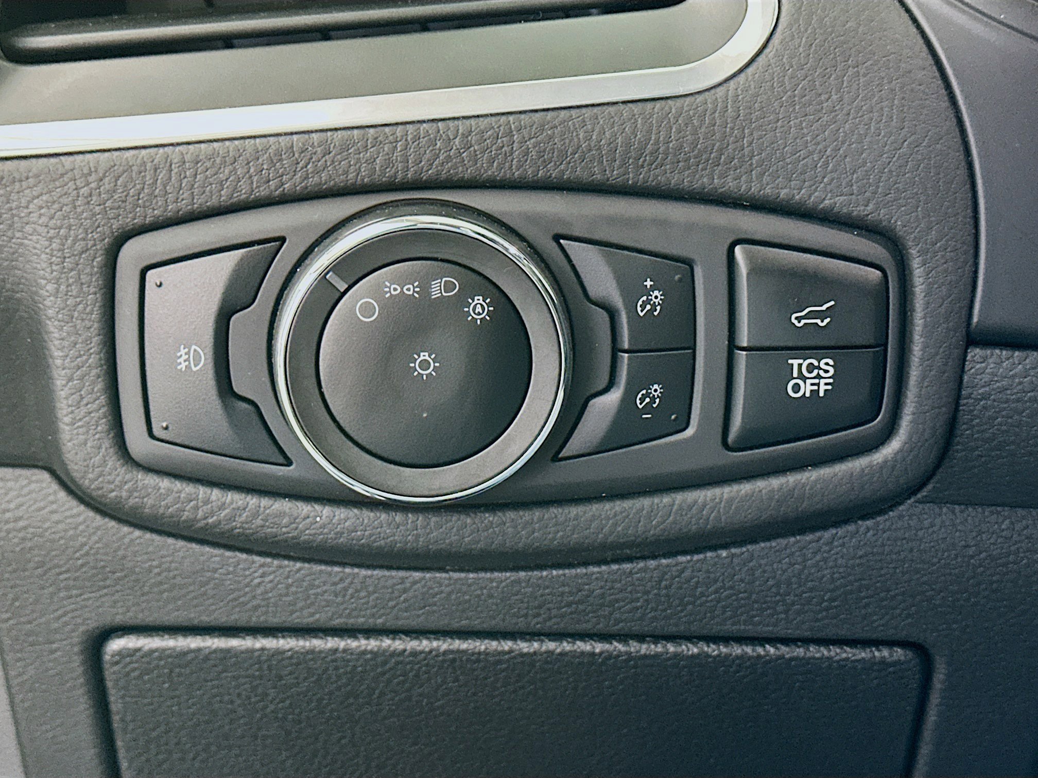 Used 2024 Ford Edge Titanium image 17