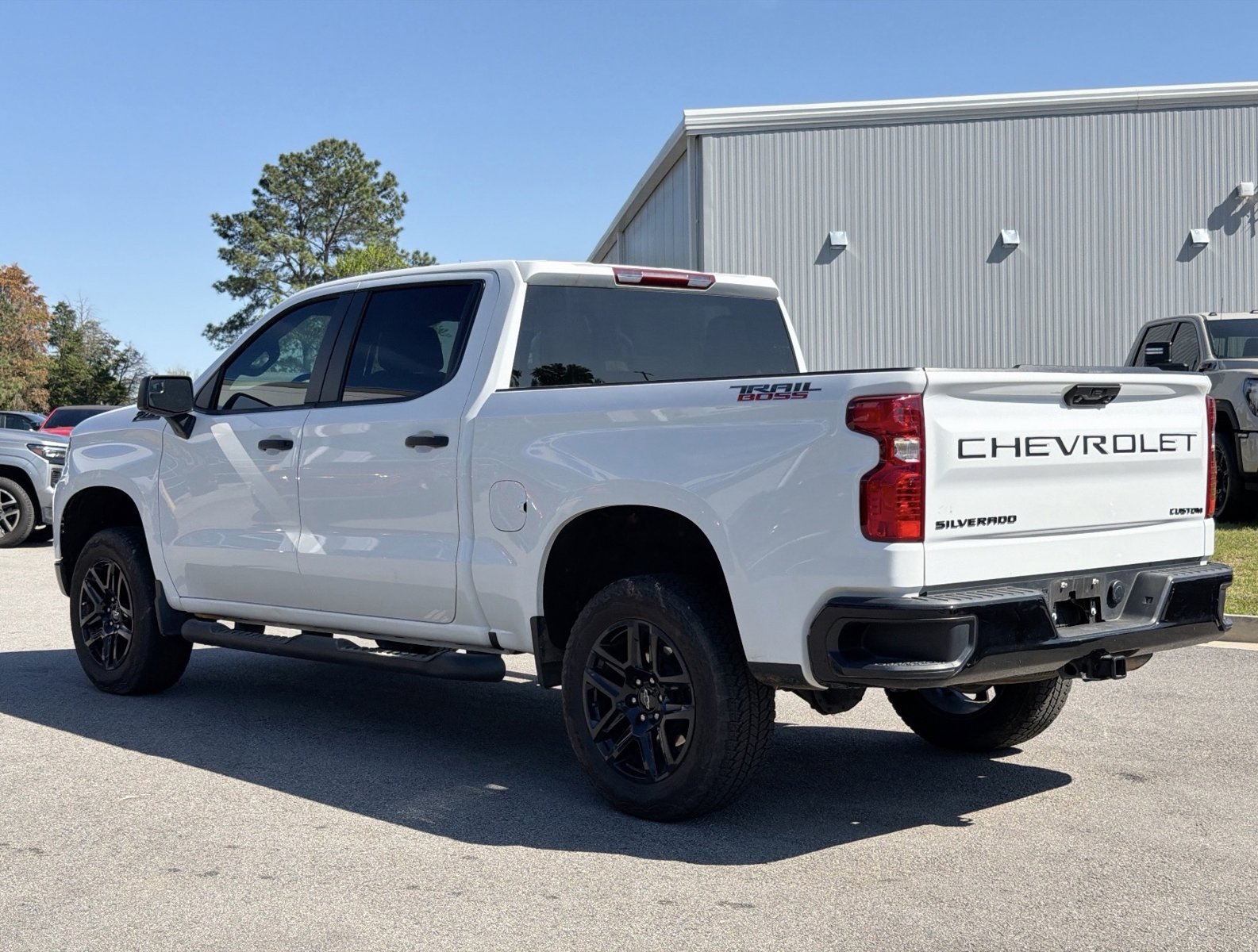 Used 2024 Chevrolet Silverado 1500 Custom Trail Boss w/ Turbomax Blackout Package AWD/4WD image 13
