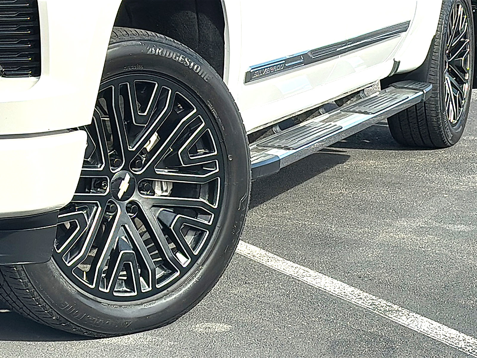 Used 2023 Chevrolet Silverado 1500 High Country w/ Technology Package image 3