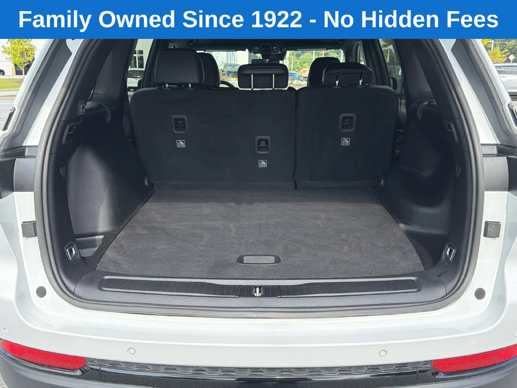 Used 2025 Jeep Grand Cherokee Altitude AWD/4WD image 18
