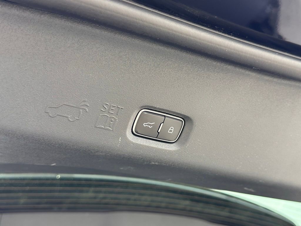 Used 2025 Ford Expedition Active image 44