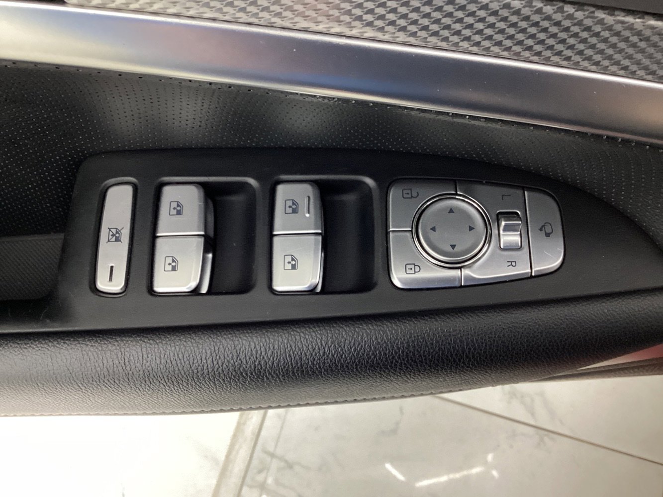 Used 2022 Genesis G70 2.0T w/ Prestige Package image 39