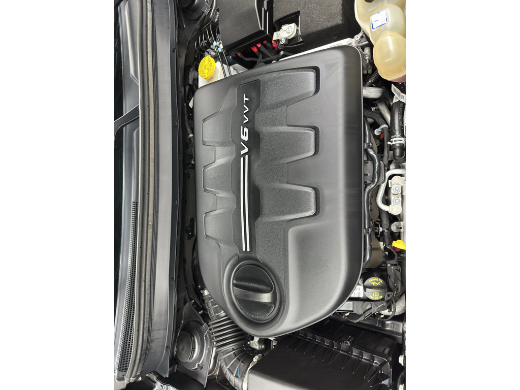 Used 2022 Jeep Cherokee Latitude Lux w/ Sun & Sound Group AWD/4WD image 19