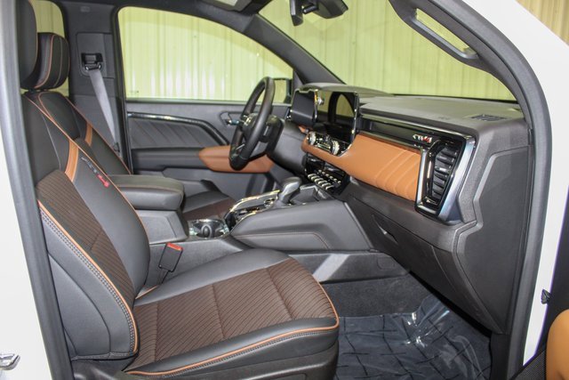 Used 2025 GMC Canyon AT4 w/ LPO, Off Road Lift Package image 13