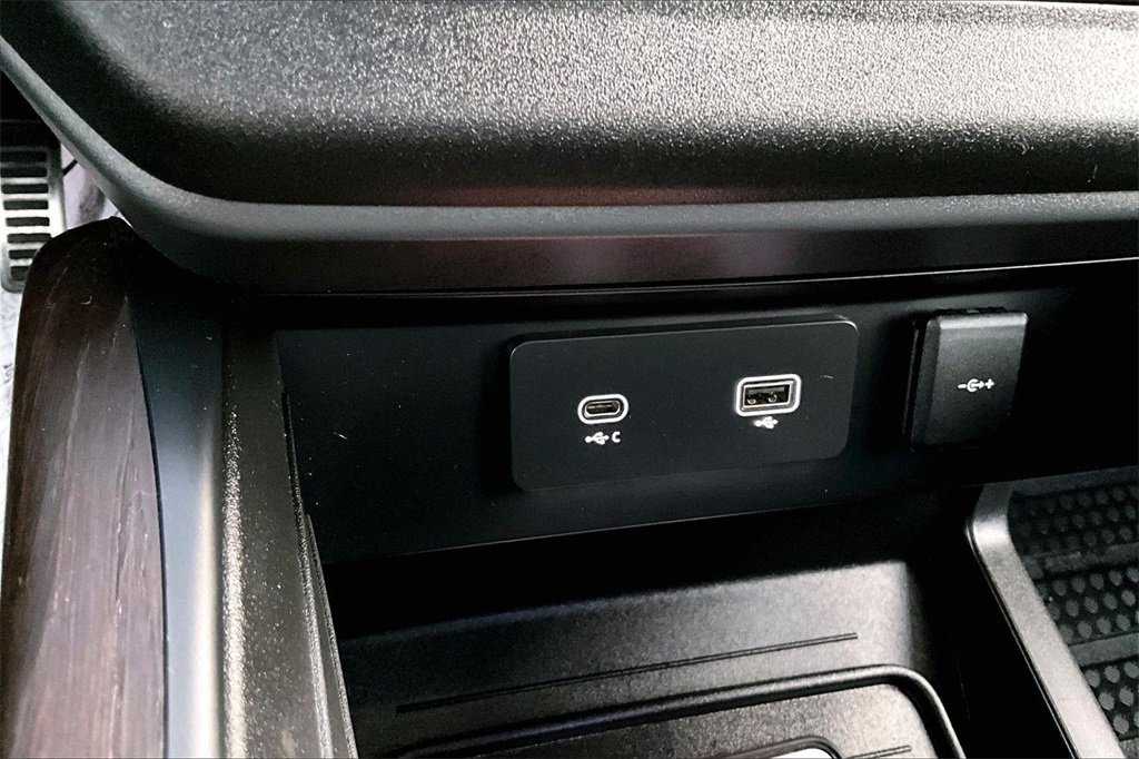 Used 2023 Land Rover Defender 110 X-Dynamic SE image 15