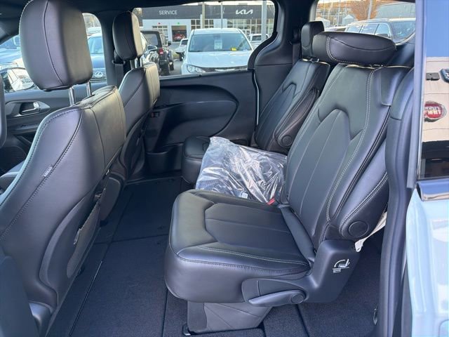 New 2026 Chrysler Pacifica Select w/ S Appearance Package image 7