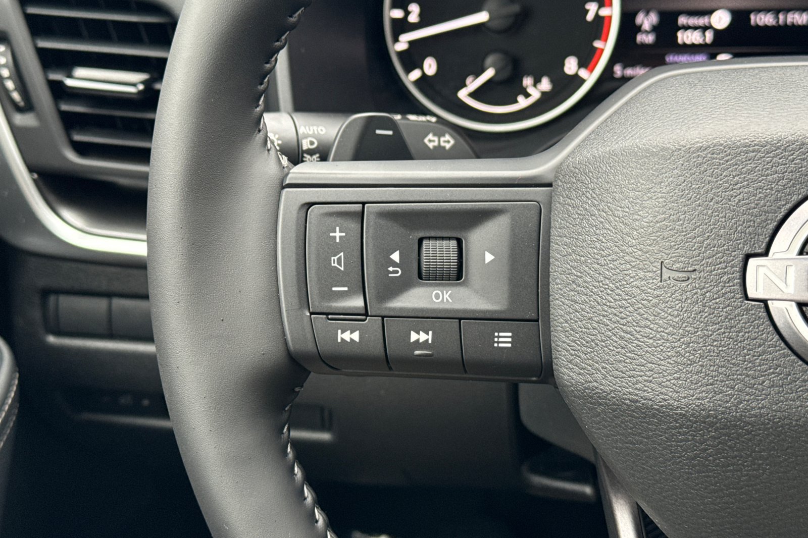 Used 2026 Nissan Rogue SV FWD image 28