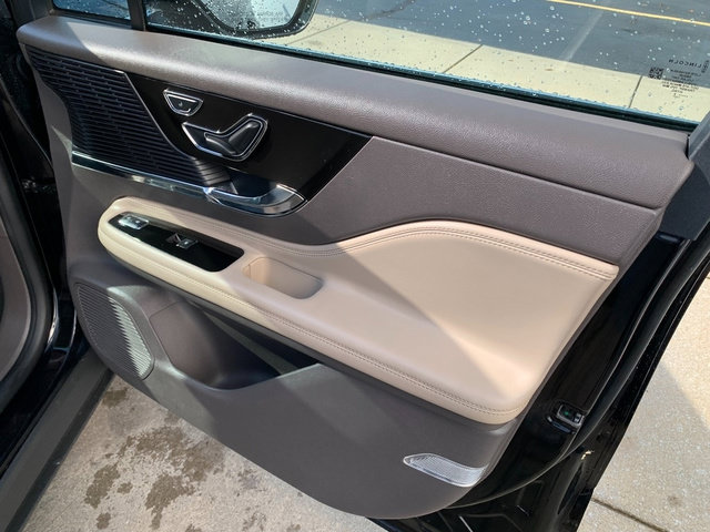 Used 2022 Lincoln Corsair AWD w/ Premium Package image 16