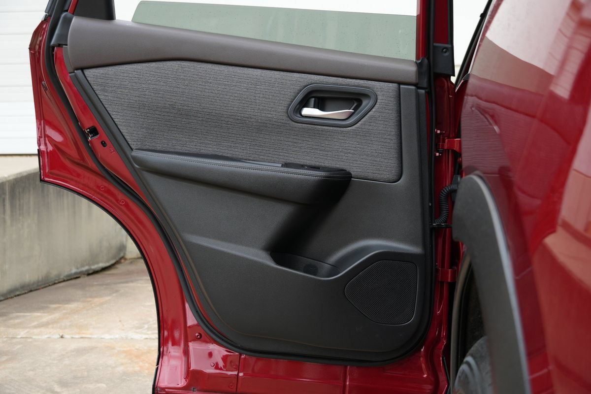 Used 2023 Nissan Rogue SV FWD image 36