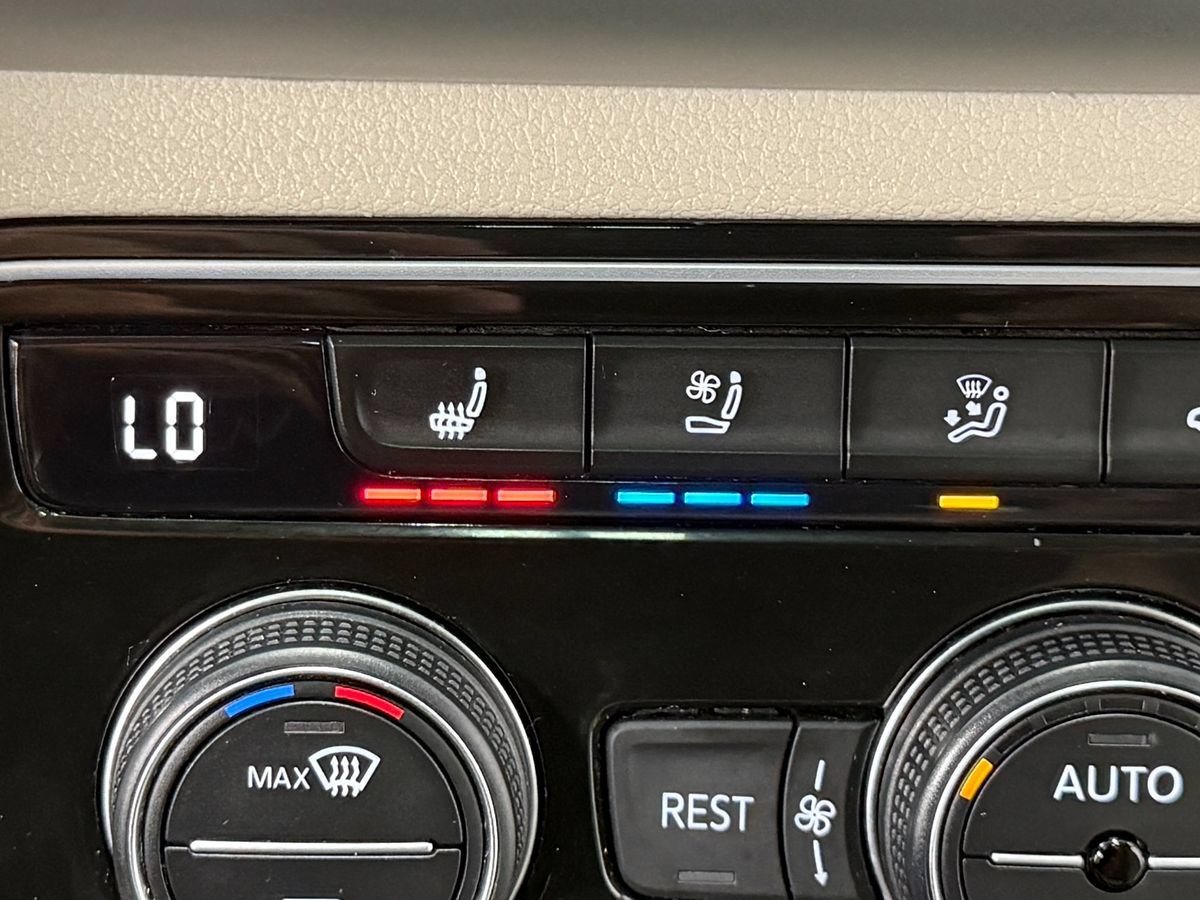 Used 2022 Volkswagen Atlas SEL Premium R-Line AWD/4WD image 28