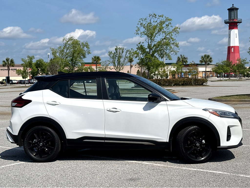 Used 2023 Nissan Kicks SR w/ SR Premium Package FWD image 18