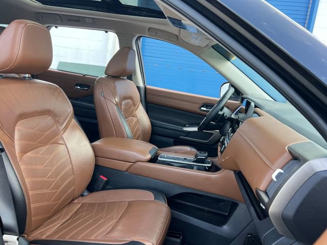 Used 2022 Nissan Pathfinder Platinum w/ Cargo Package image 33