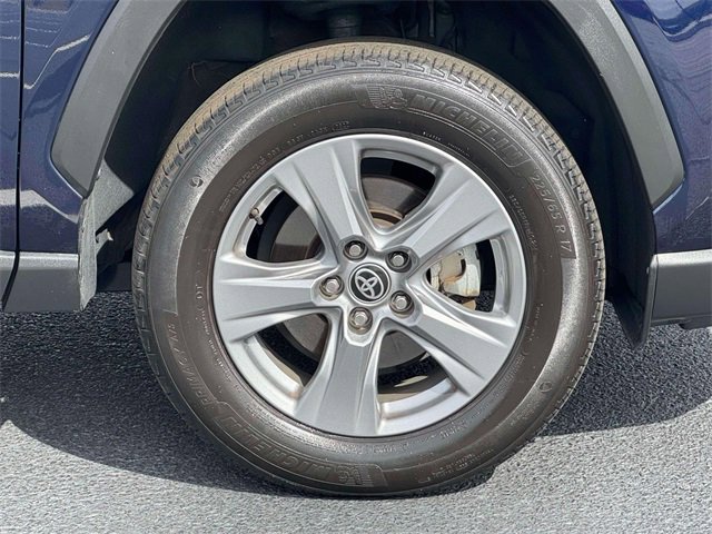 Used 2022 Toyota RAV4 XLE image 7