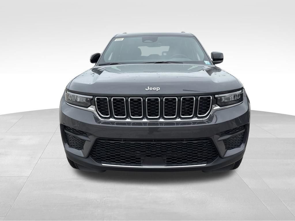 New 2026 Jeep Grand Cherokee Laredo AWD/4WD image 2