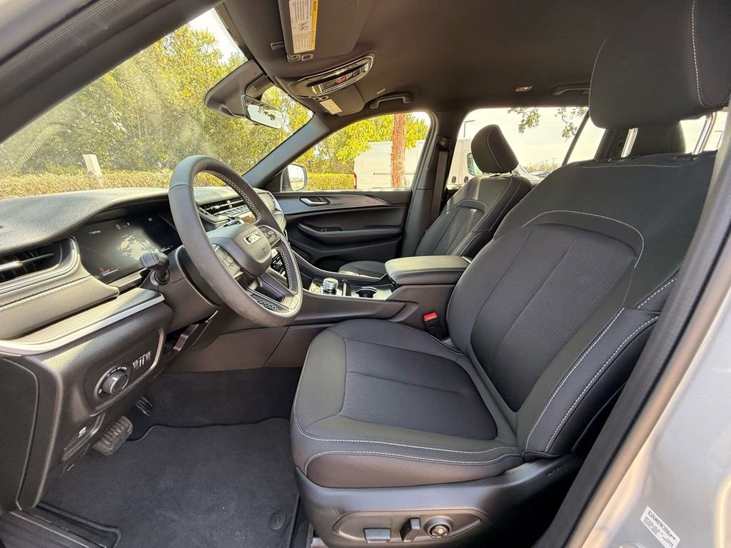 New 2026 Jeep Grand Cherokee L Laredo image 9