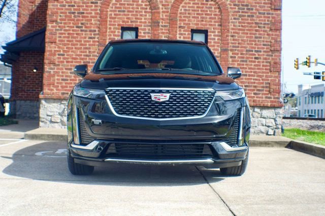 Used 2025 Cadillac XT6 Luxury image 2