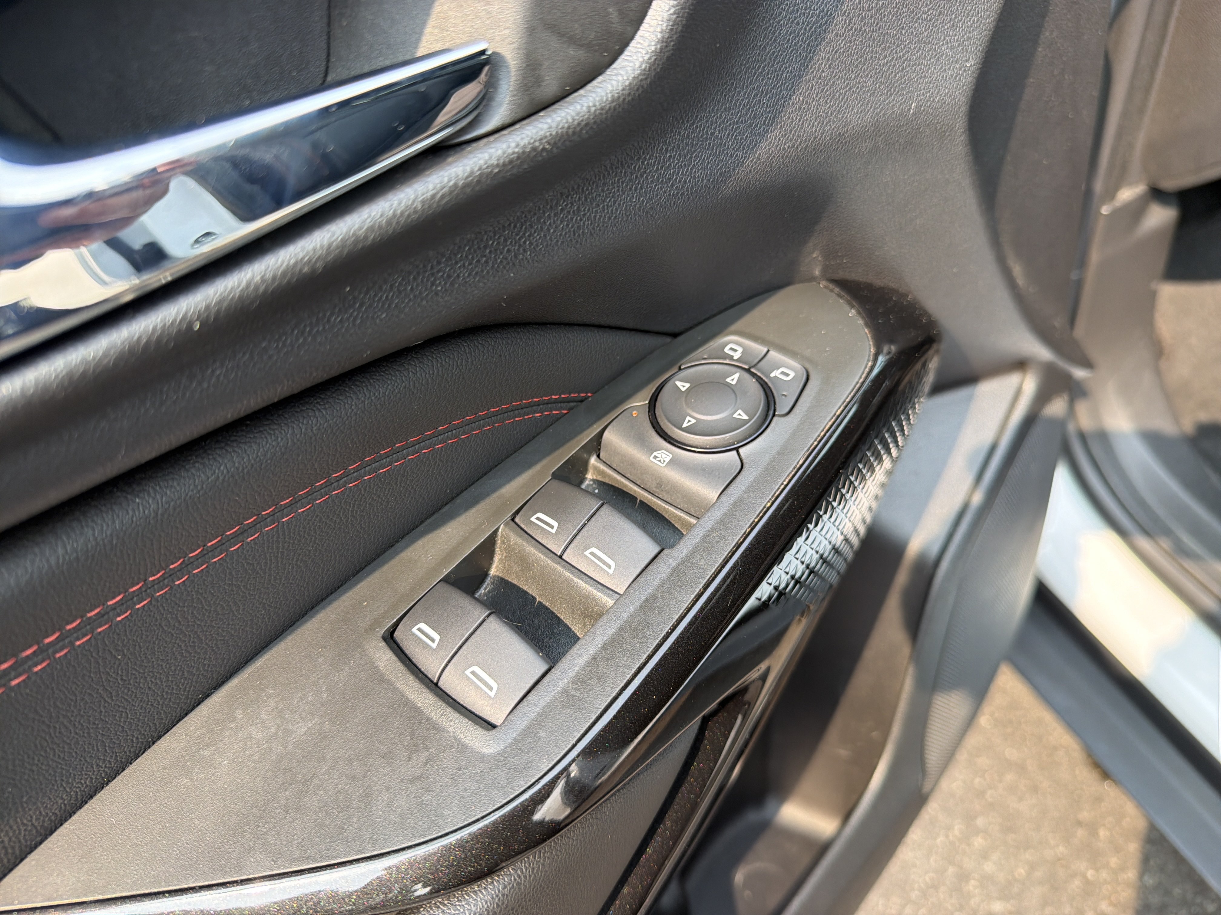 Used 2024 Chevrolet Trax RS FWD image 15