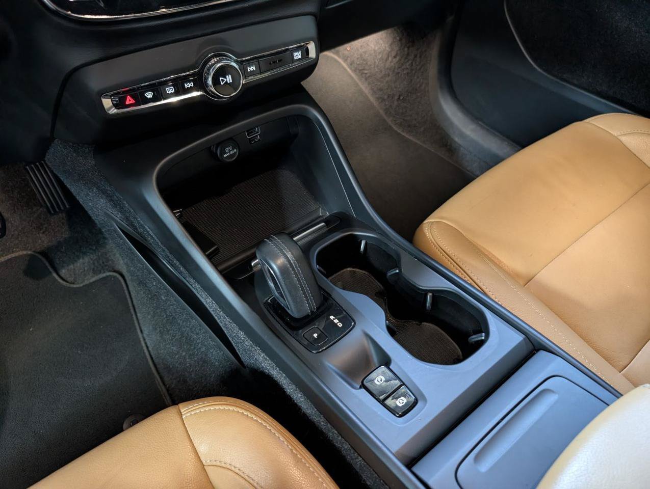 Used 2019 Volvo XC40 T5 Momentum AWD/4WD image 19